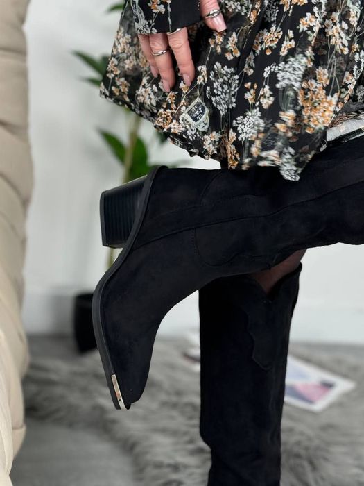 Чобітки зимові, чорного кольору. Нові не підійшов розмір. Устілка 26 с