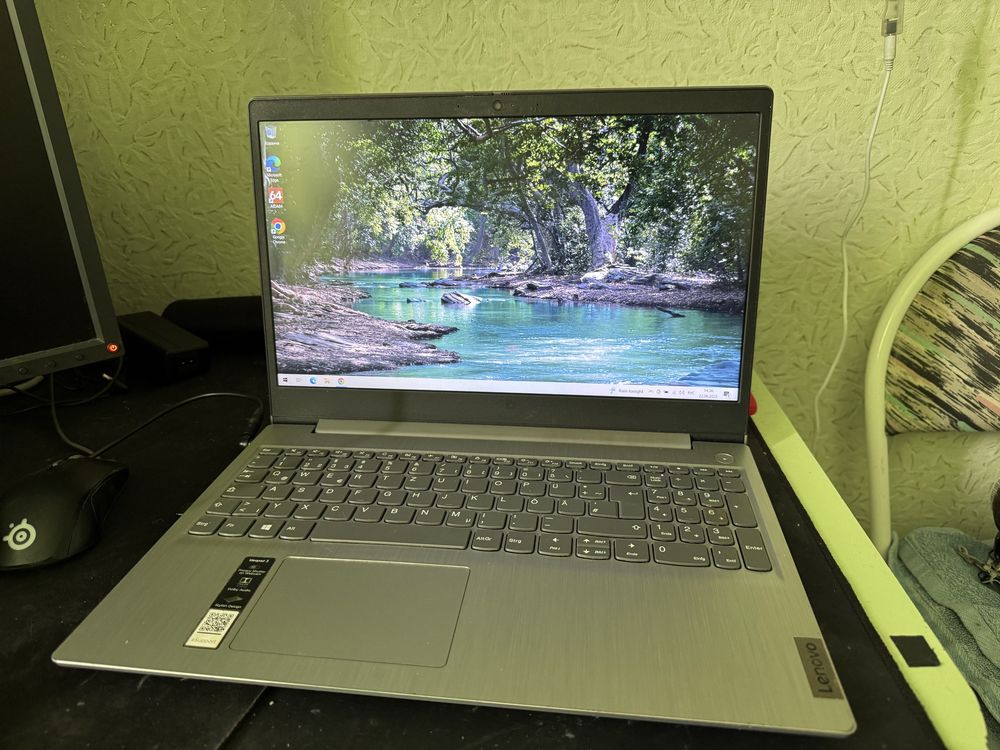 З нюансами! Ноутбук Lenovo 15,6” i3-10th/8RAM/256SSD з Німеччини