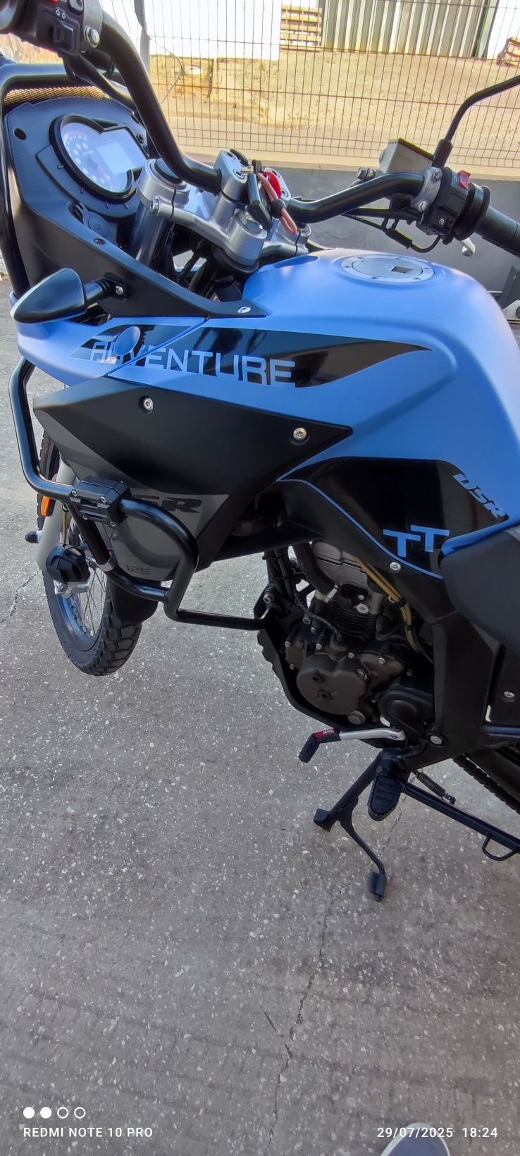 Moto trail UM DSR ADVENTURE