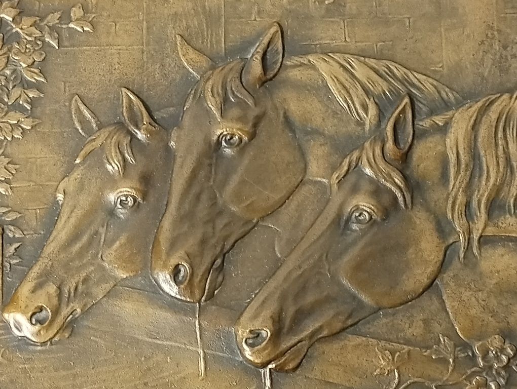 Piękna Mosiężna płaskorzeźba głowy konie. unikat