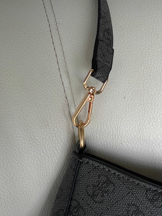 Сумка женская Guess Noelle багет 2 в 1 Гесс через плече черная