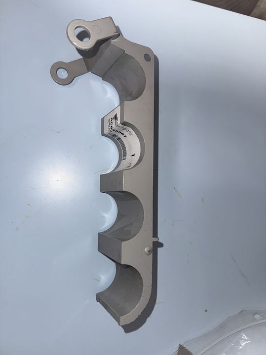 Кронштейн AC838867 Kverneland