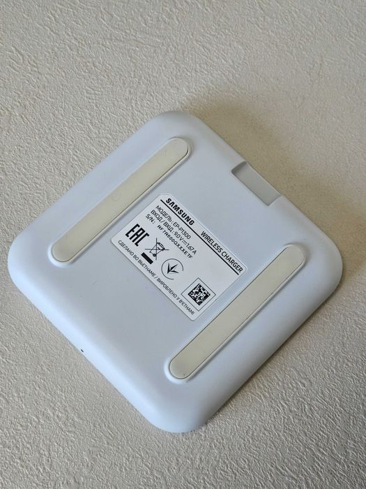 Бездротовий оригінальний зарядний пристрій Samsung EP-P1300.
