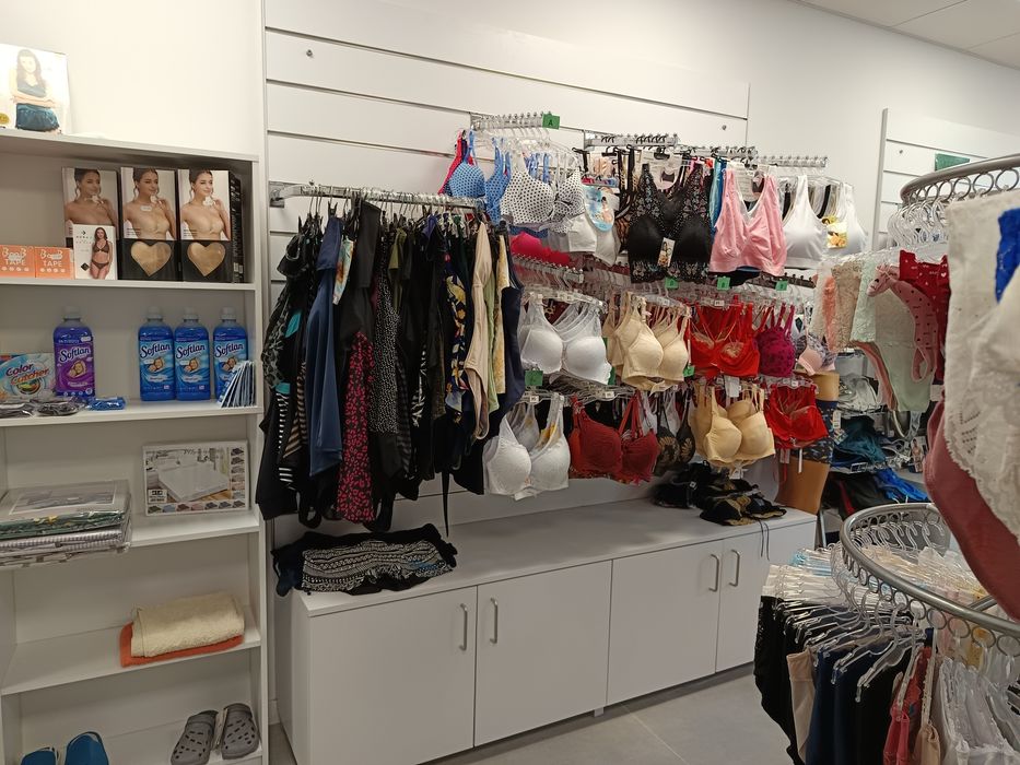 Sprzedam z końcem grudnia meble sklepowe regały wieszaki stojaki