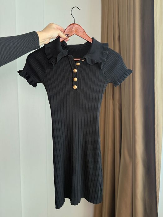 Жіноча чорна сукня