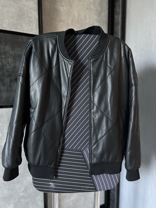 тильна чорна куртка-бомбер з екошкіри, розмір S