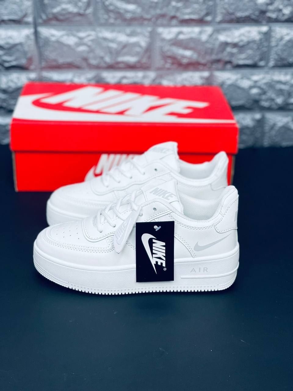 Женские кроссовки Nike Air Force Белые кожаные Форсы Найк