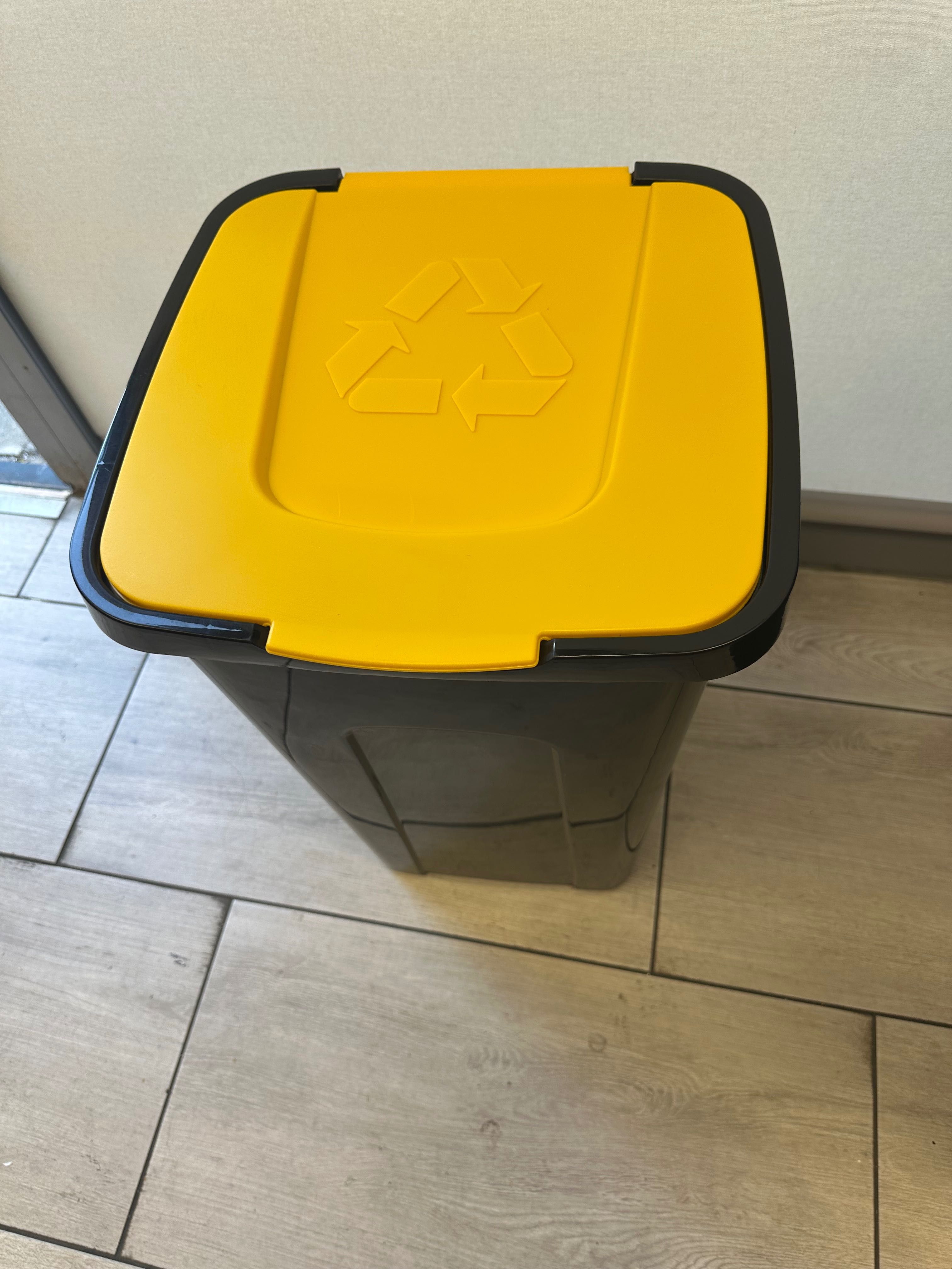 Kosz do segregacji śmieci Tuna 50L z żółtą pokrywą
