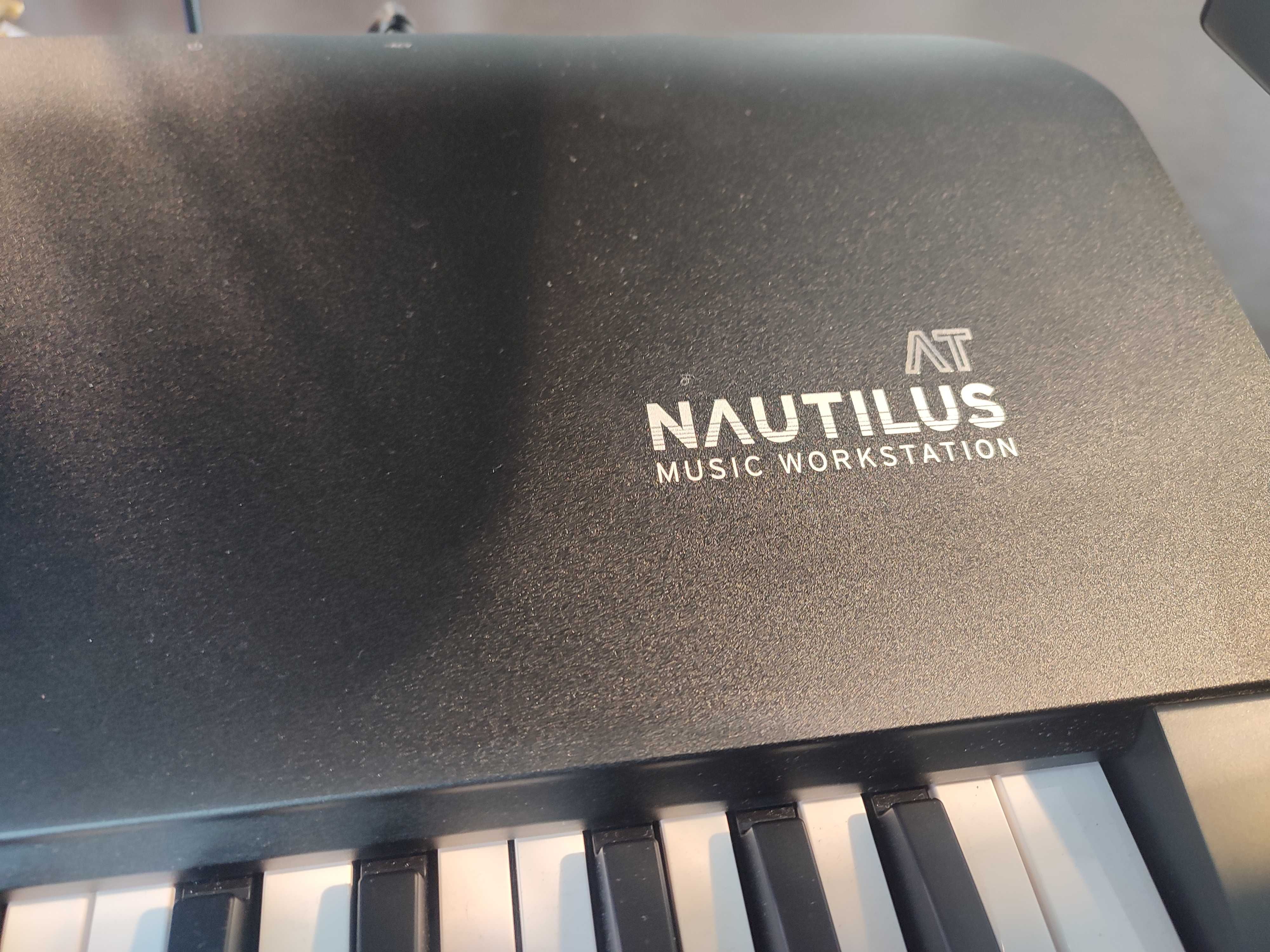 Korg Nautilus 61 AT twardy case
