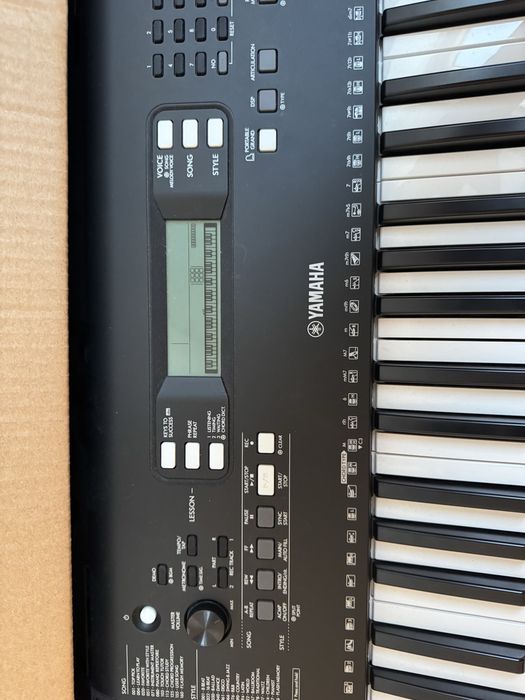 Yamaha PSR E373 Keyboard