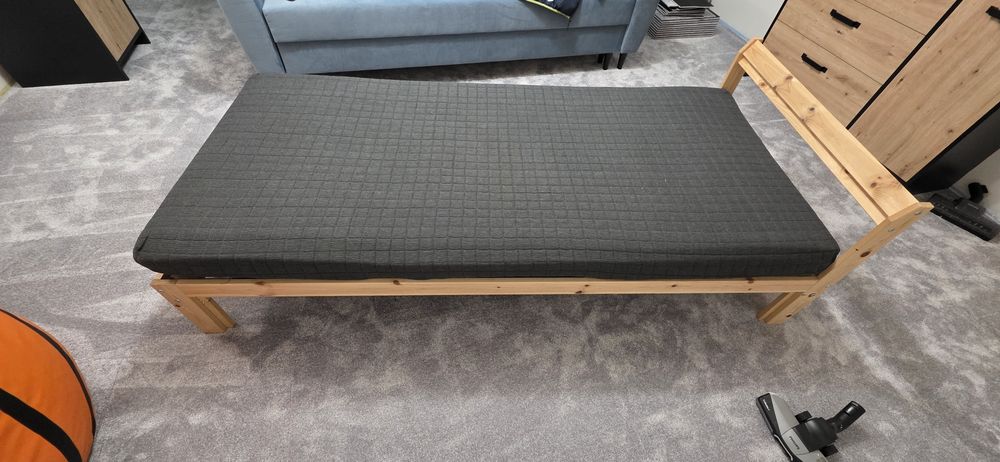 Łóżko Jysk 90 X 200 z materacem - 2 sztuki