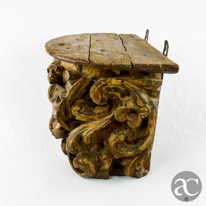 Mísula em madeira de castanho policromado séc. XVII / XVIII