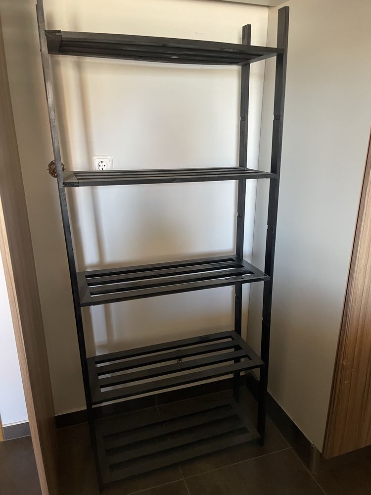 Estante castanho escura