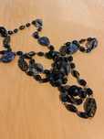 Colar preto de resina longo