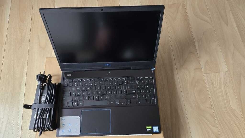 Dell Inspiron laptop gamingowy G5 i7-9750H/16GB/256+1TB/Win10 GTX1650