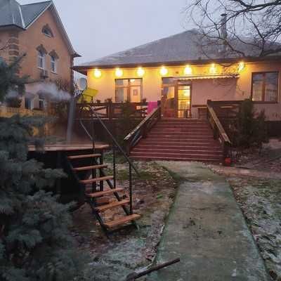 Аренда дома с  бассейном баней и закарпатским чаном  Киев 2500 у.е..