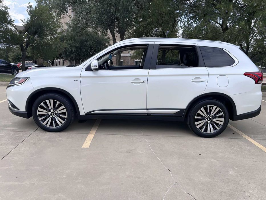 Mitsubishi Outlander      2019
