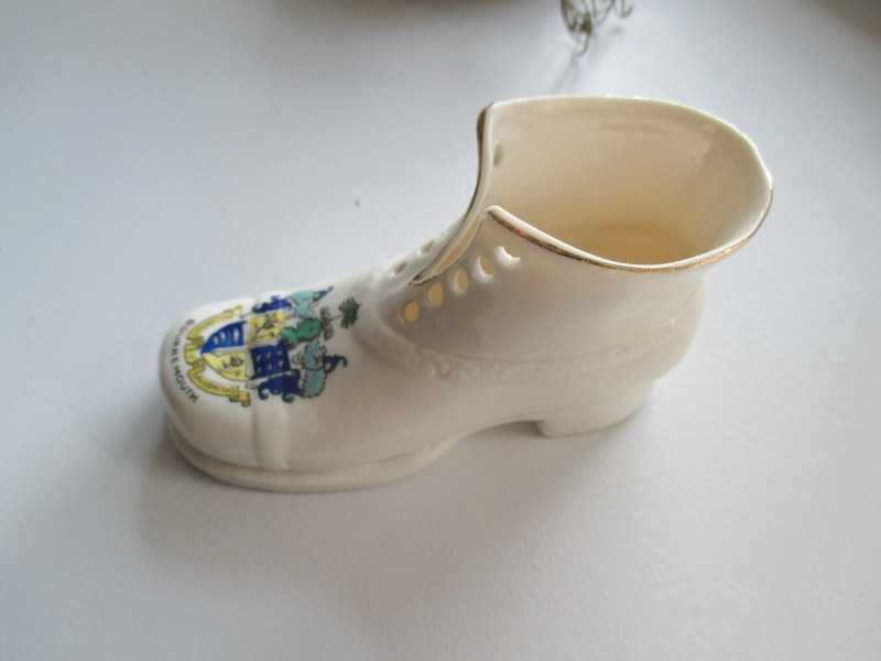 vintage porcelanowy bucik miniatura