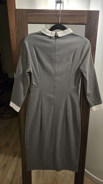 Mohito elegancka sukienka ołówkowa z białym kołnierzykiem r. 40