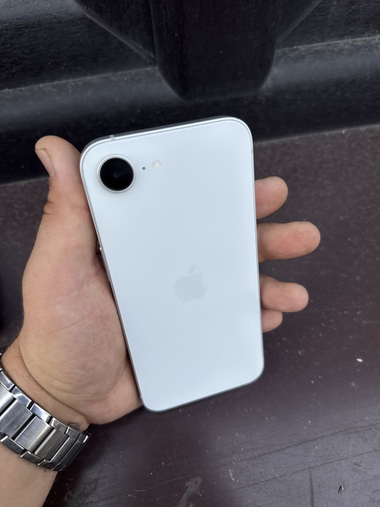Iphone 16e jak nowy/pudelko