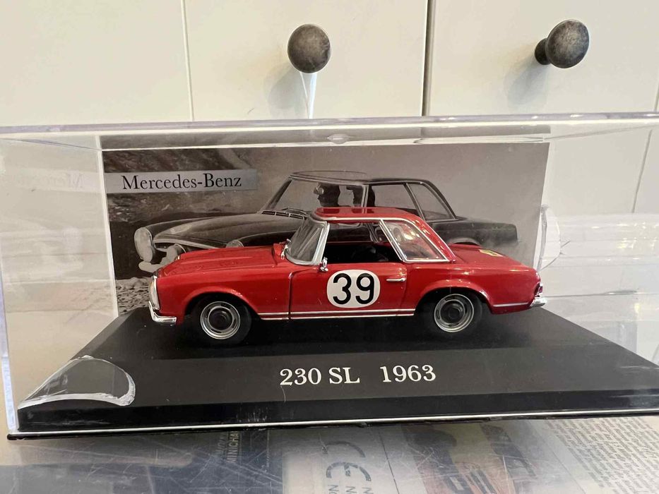 Mercedes-Benz 230 SL 1:43 DeAgostini Model Kolekcjonerski