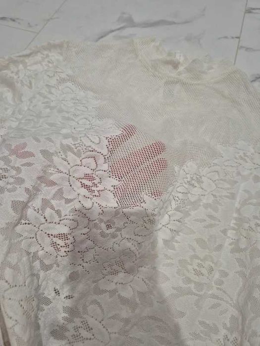 Białe koronkowe ażurowe body