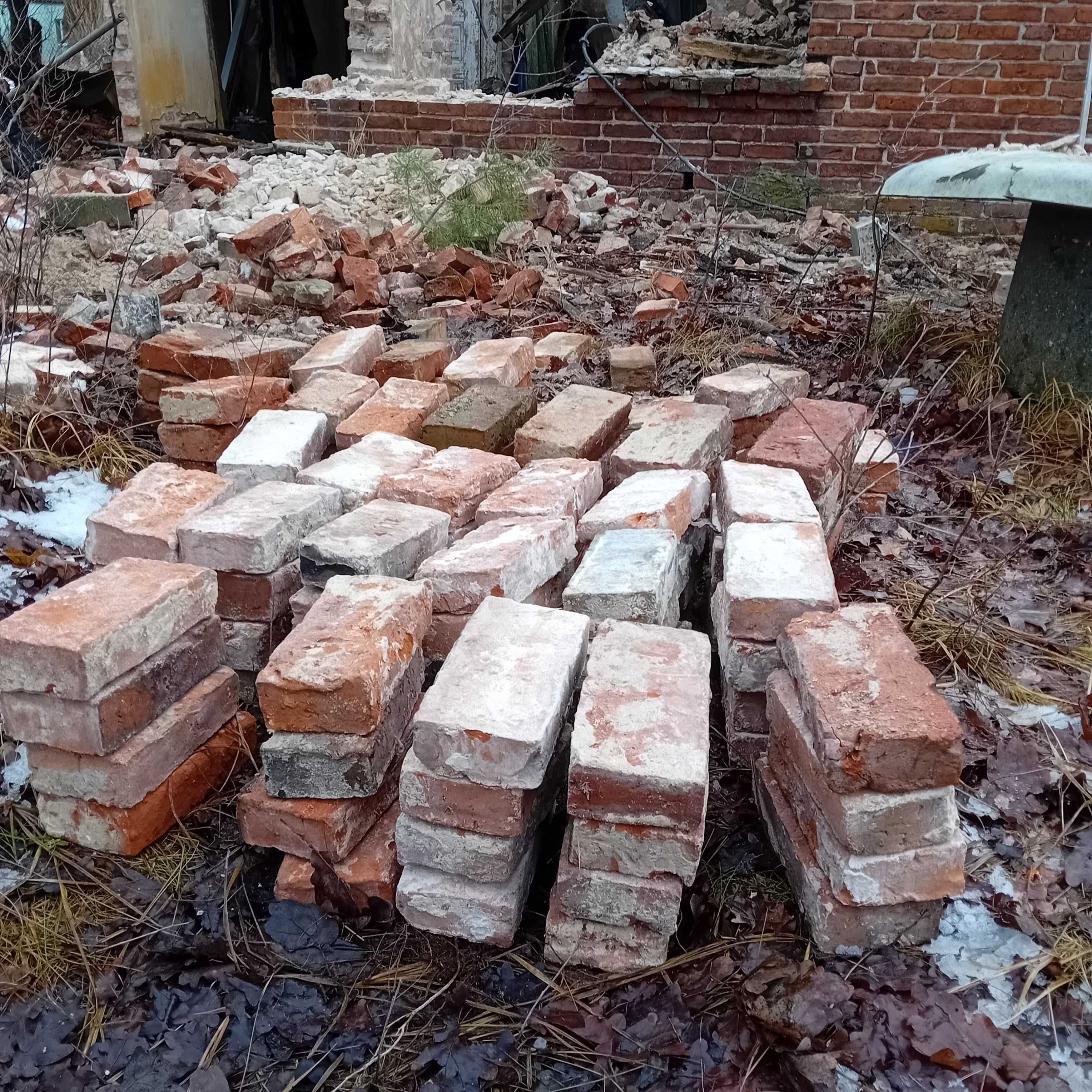 Cegła czerwona rozbiórkowa
