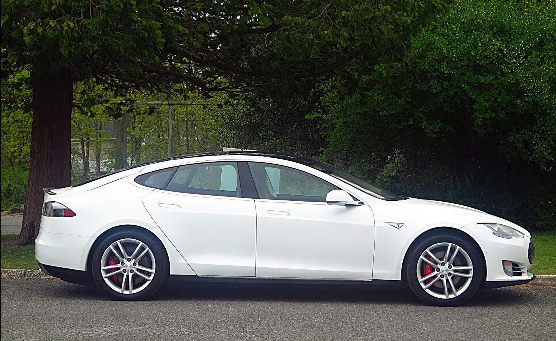 Tesla Model S P85D 2015
