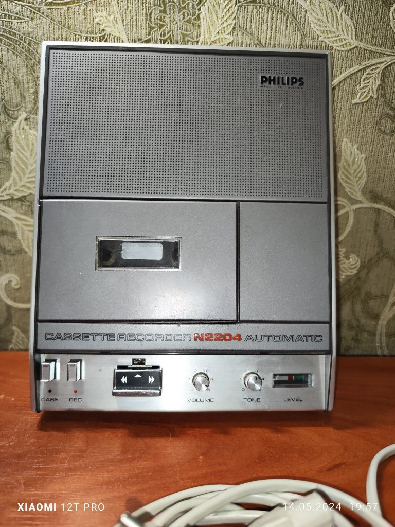 Продам PHILIPS N2204 Cassette Recorder