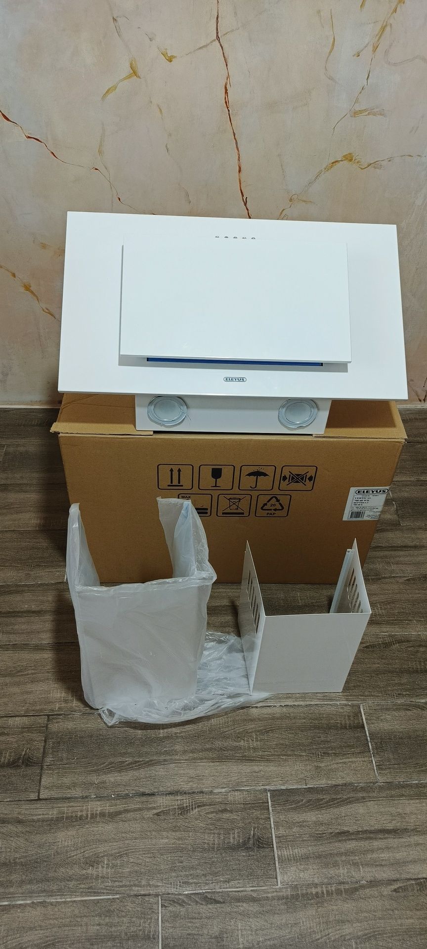 Витяжка декоративна ELEYUS VERTICAL 700 60 BL