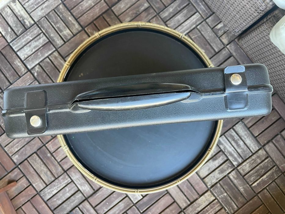 PASTA DE DOCUMENTOS RÍGIDA MODELO DIPLOMATA - DESIGN MODERNO