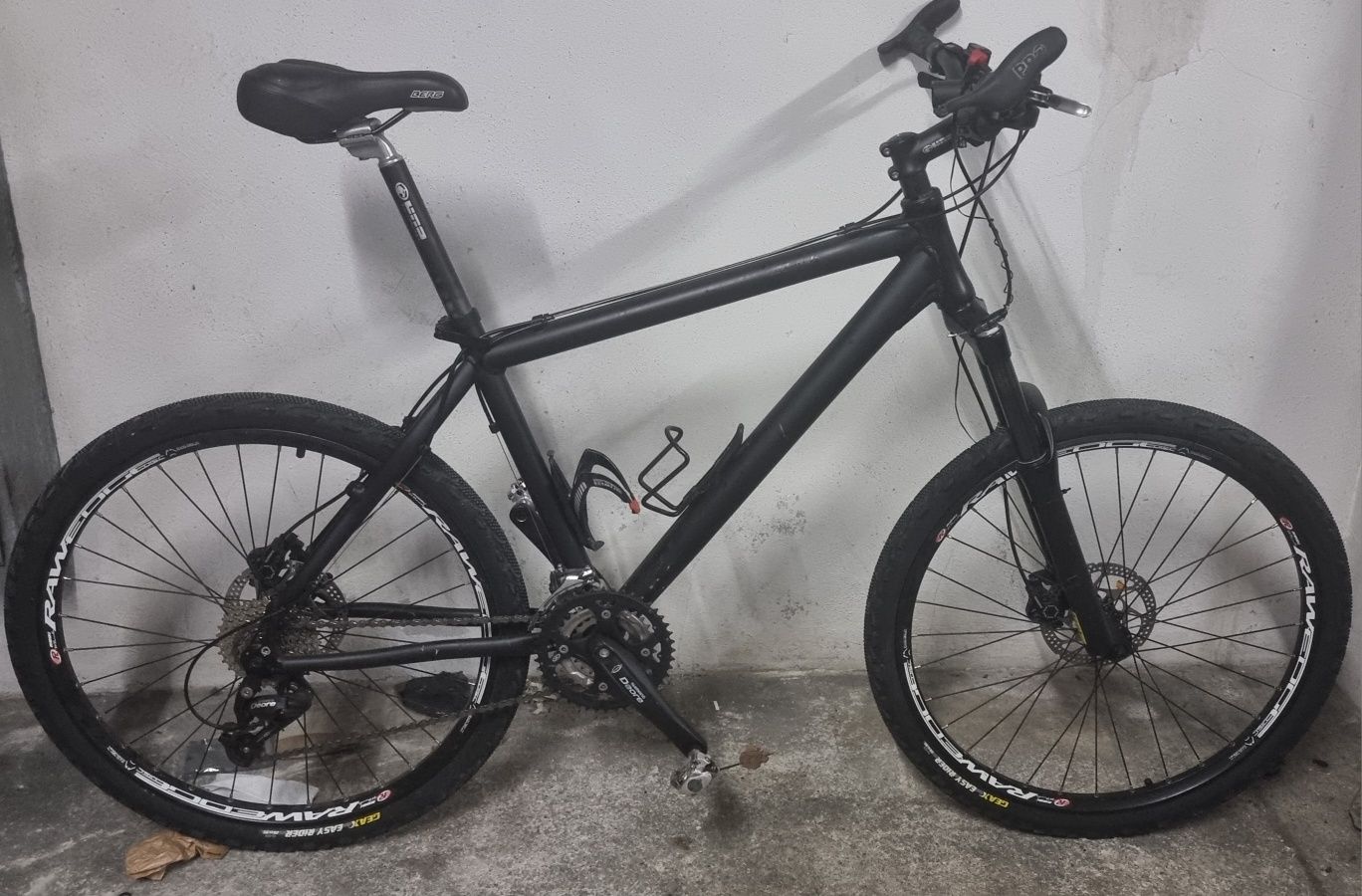 Vendo bicicleta preta!