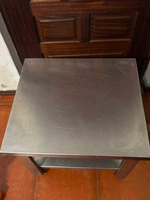 Mesa de apoio em inox