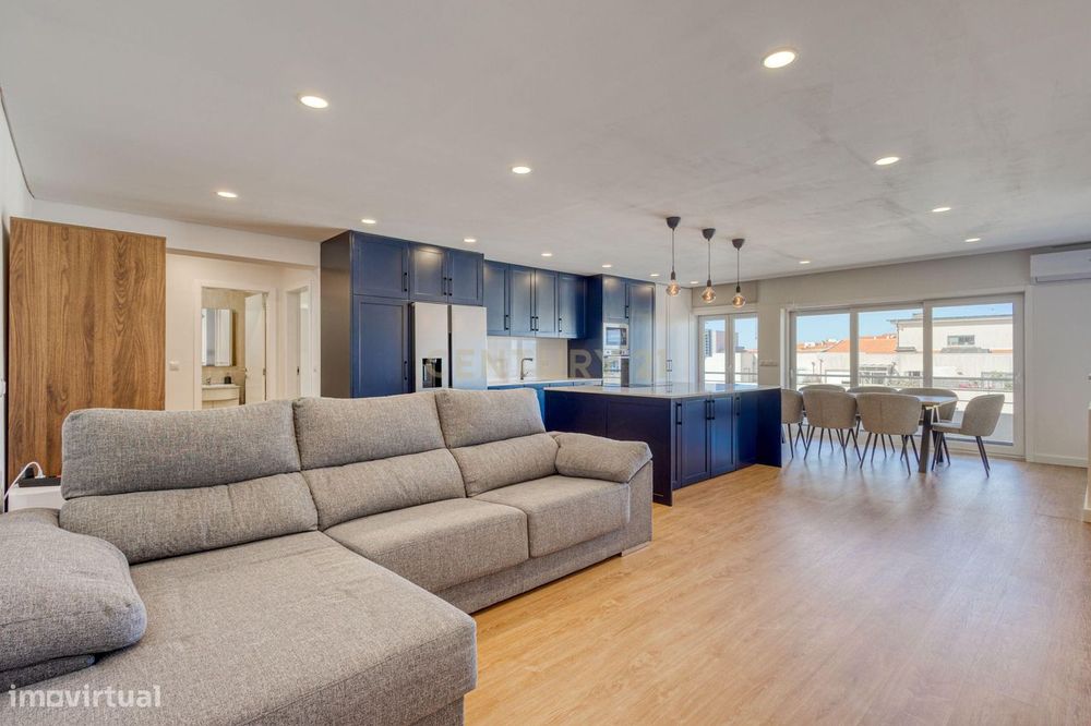 Apartamento Renovado no ultimo piso com garagem