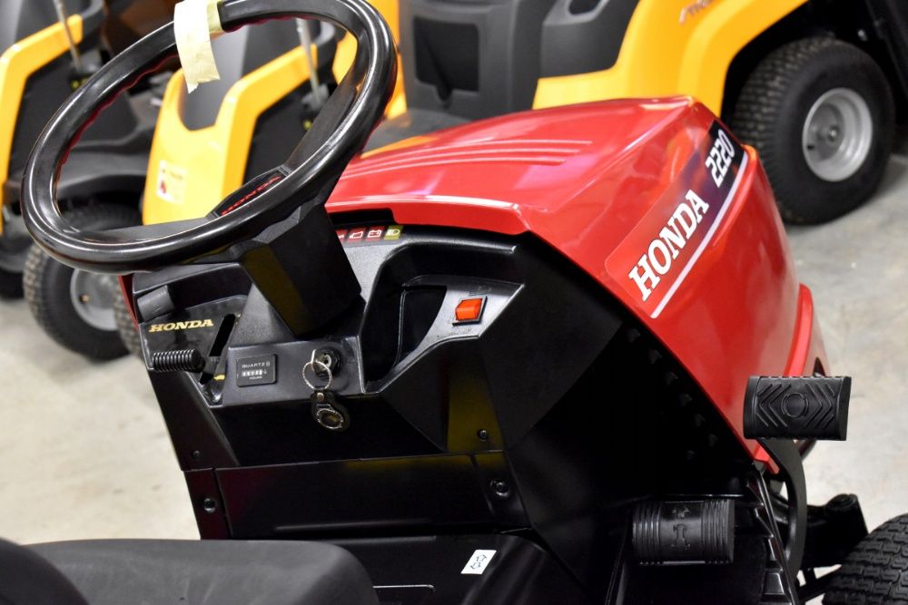 Traktorek kosiarka samojezdna z koszem Honda 2220 Hydrostat 20KM 122cm