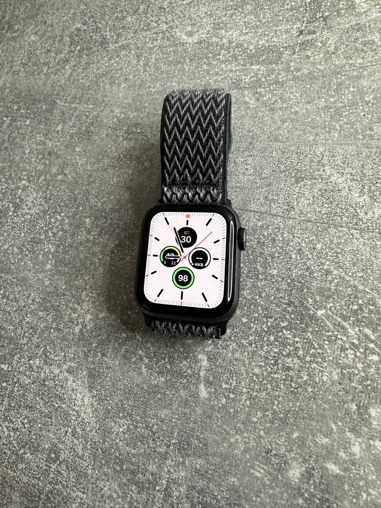Apple Watch 4 40 mm отличное состояние