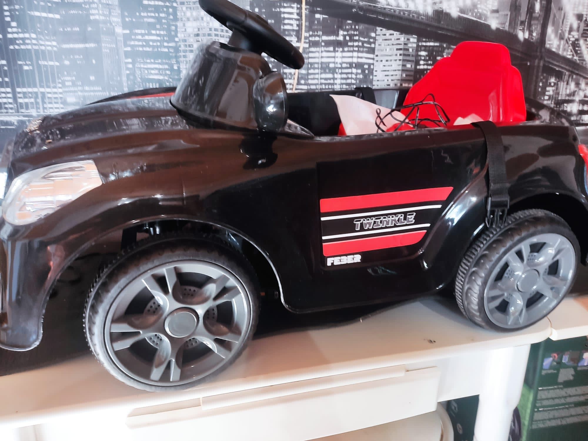 Feber - Twinkle Car 12V, um carro elétrico de 1 lug Novo