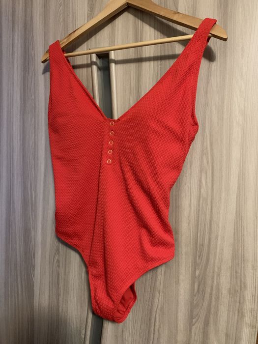 Купальник суцільний червоного кольору