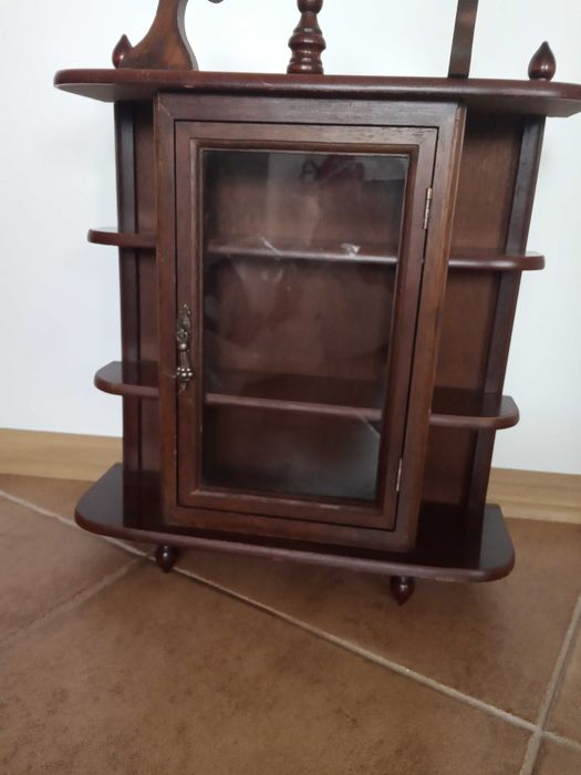 Ozdobna szafeczka na figurki, klucze.