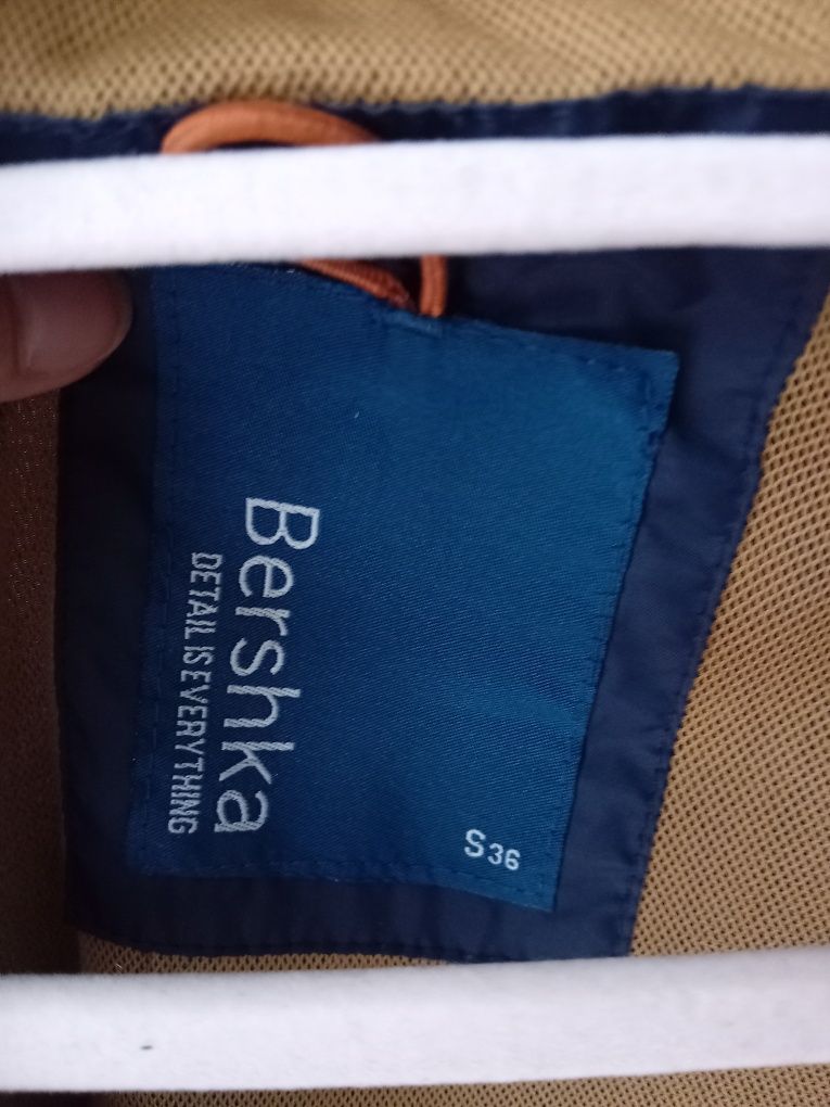 Kurtka bershka r.S stan bdb na chłodne letnie dni