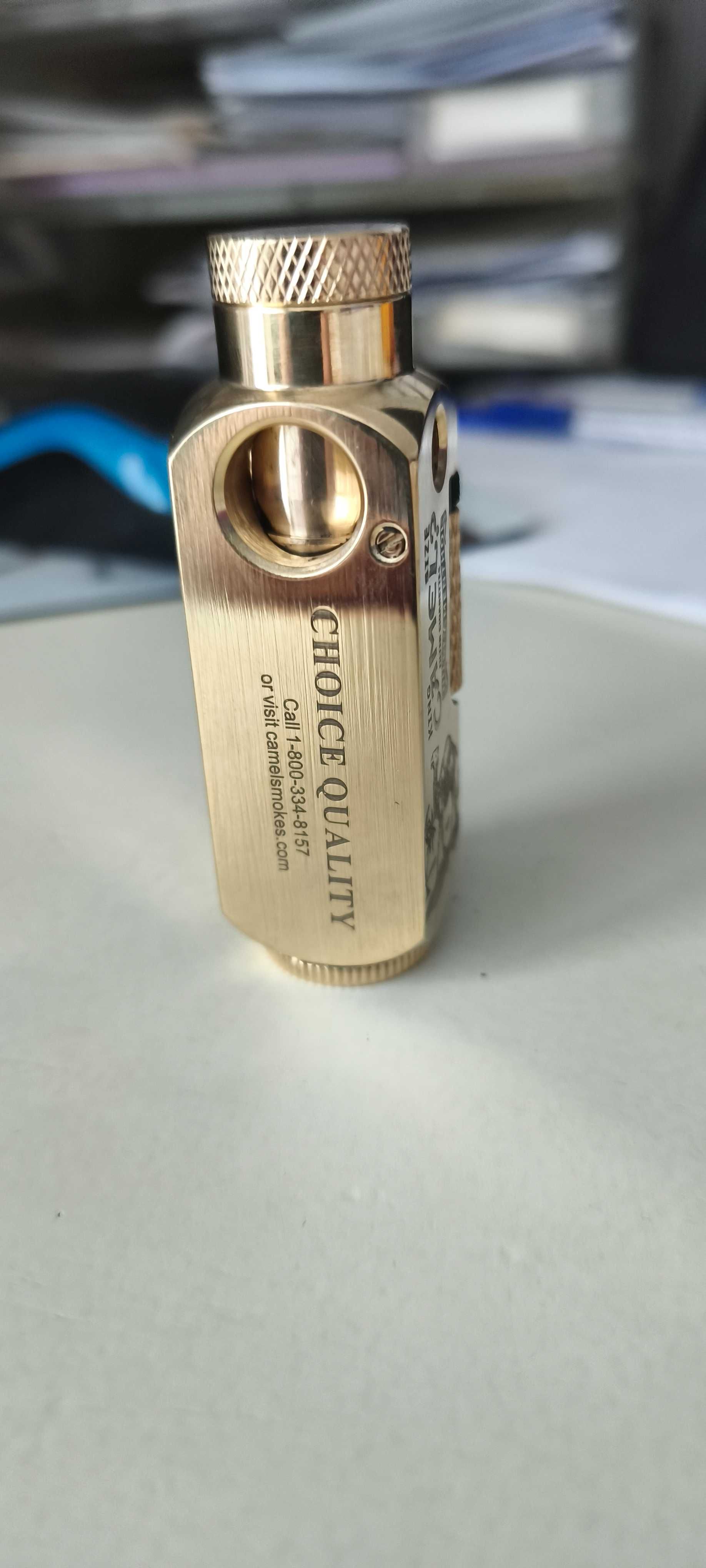 Mosiężna zapalniczka na benzynę CAMEL grawerowana