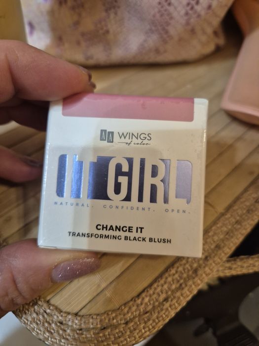 Czarny róż AA Wings nowy