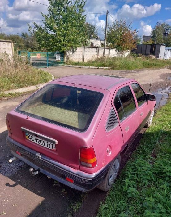 Продам Кадета 1985 року, машина як ракета, ривок то що треба.