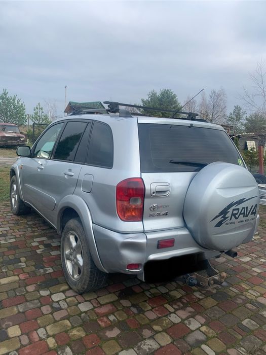 Toyota RAV 4 2004 рік