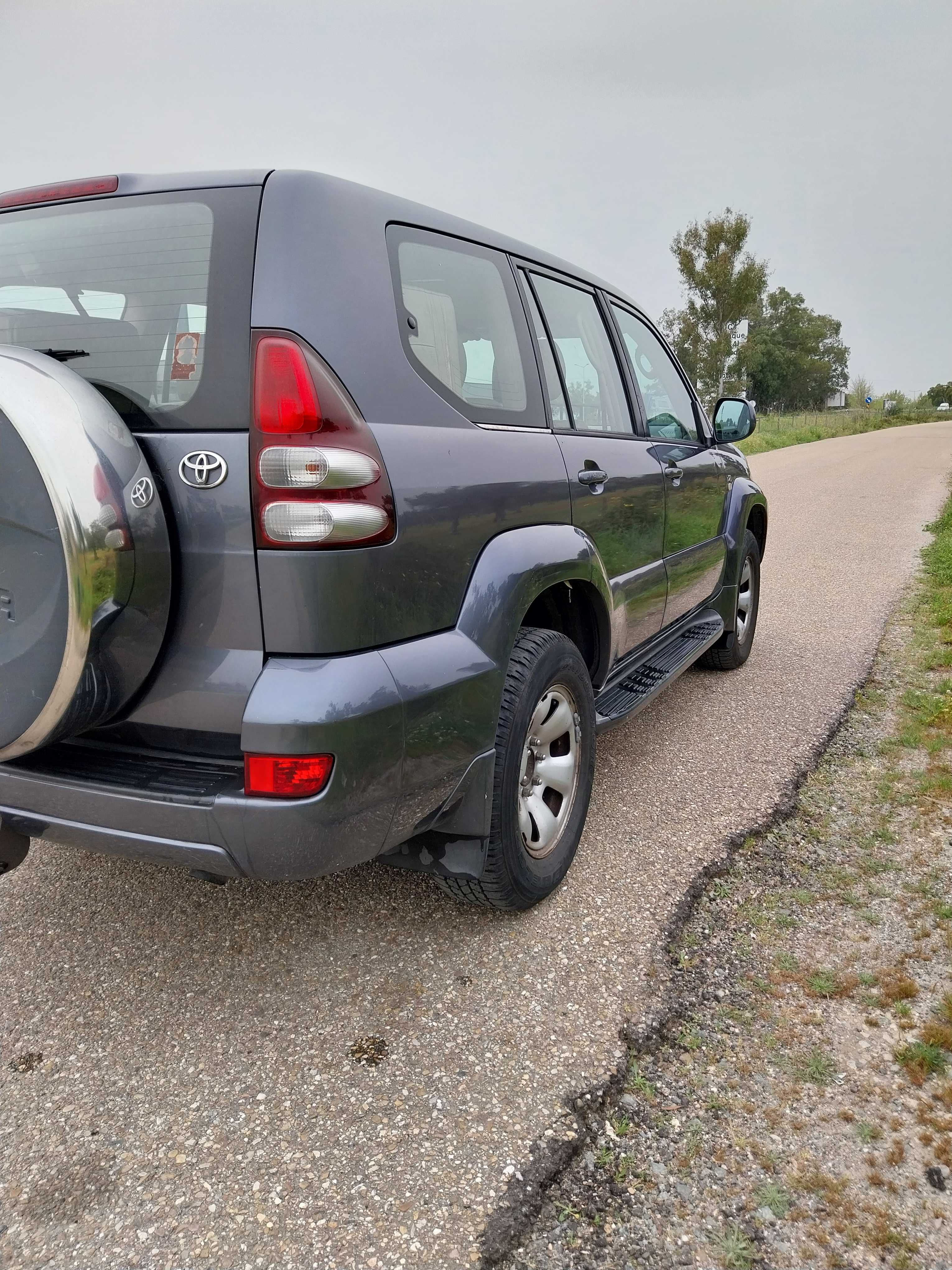 Toyota Land Cruiser 120, 3.0, 8 ocupantes, interior em pele