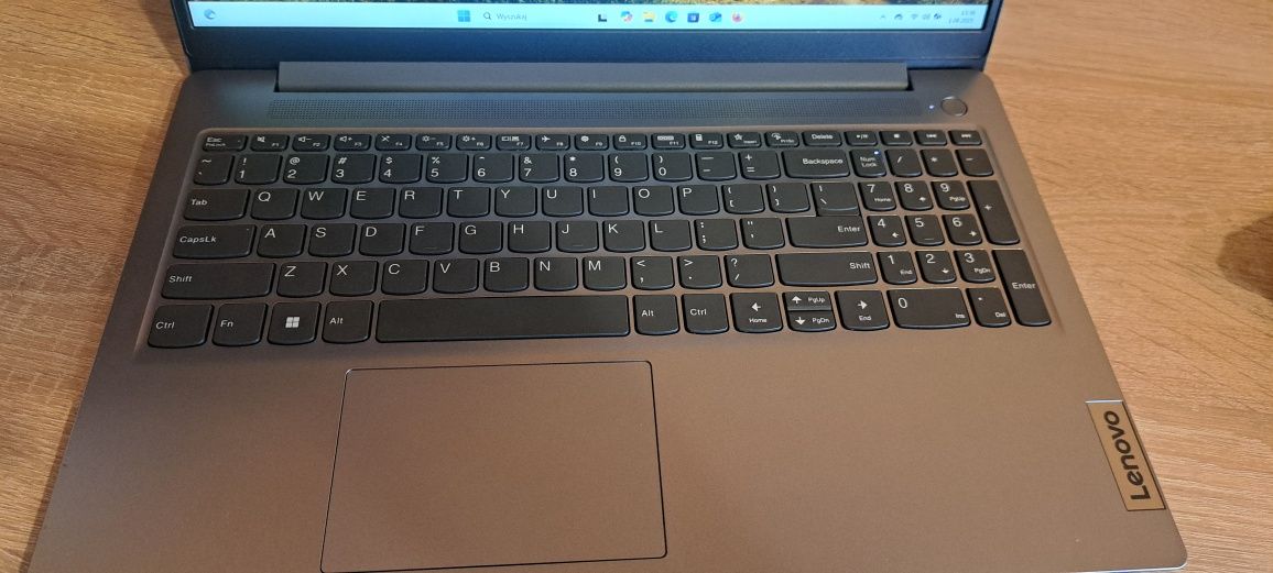 Laptop Lenovo Idea Pad Slim 3 15IAH8