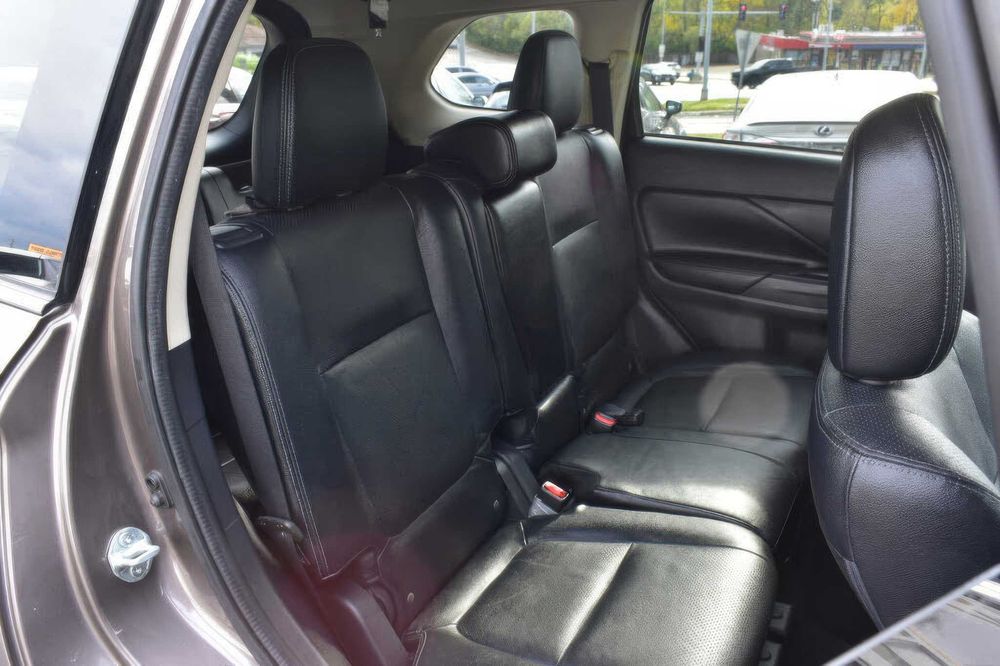 Mitsubishi Outlander      2018