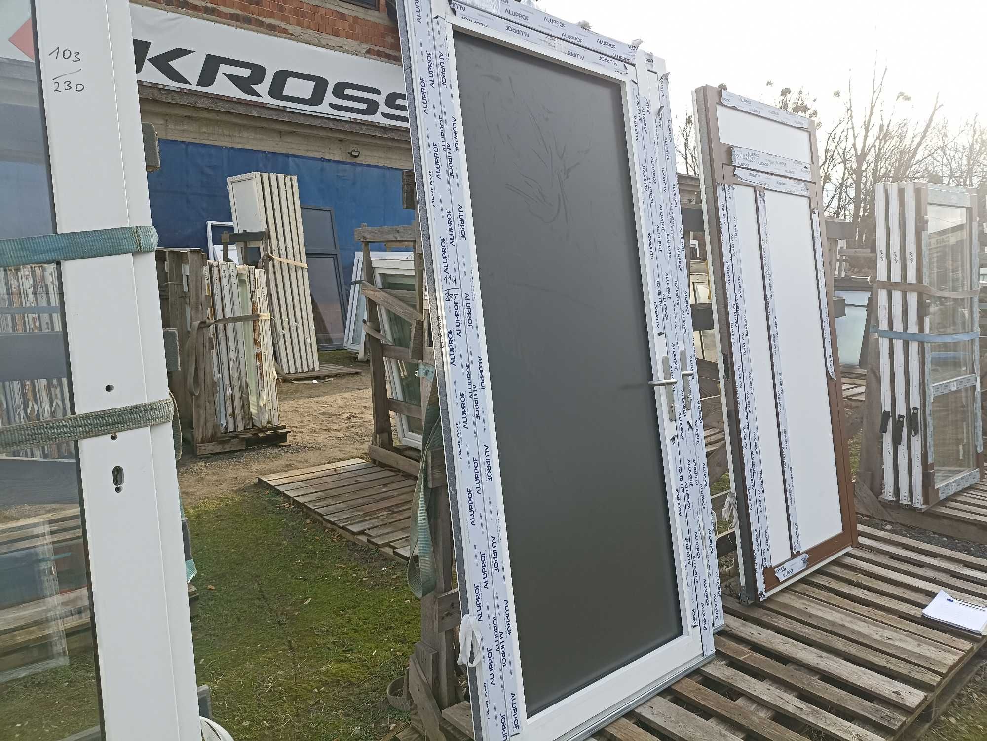Drzwi aluminiowe zewnętrzne 114/235