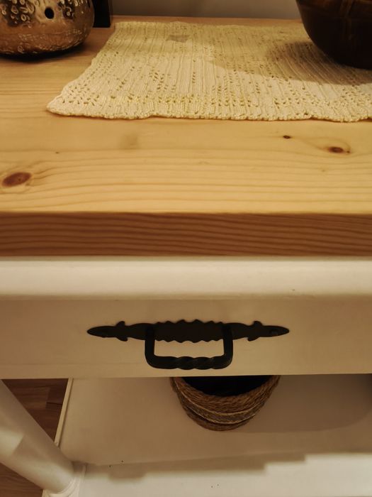 Aparador em madeira maciça – 180 cm – restaurado e com tampo em pinho