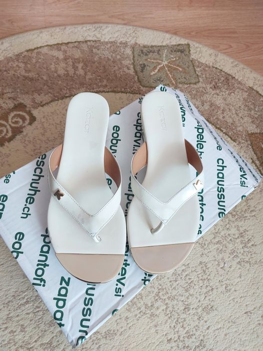 Klapki japonki Kazar 40 ecru ze złotym